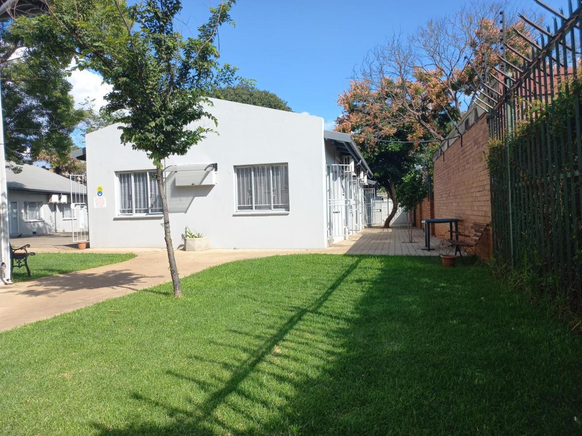 Triple9 Hatfield Guesthouse Pretoria-Noord Exterior foto