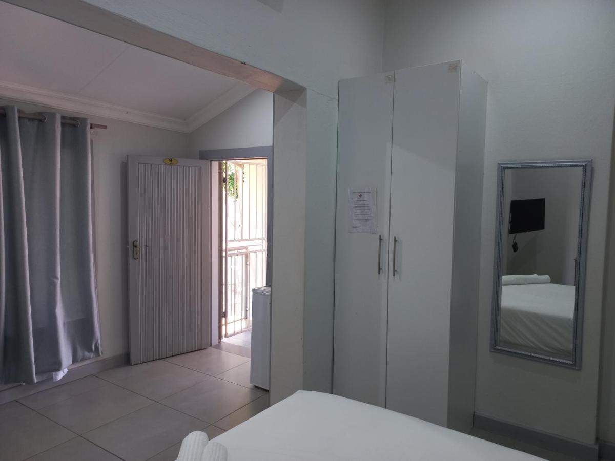 Triple9 Hatfield Guesthouse Pretoria-Noord Exterior foto